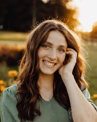 last picture is how I feel about graduating in 7 days 🎓 #lastseniorsunday  #onemoreweek #graduating #excited😁