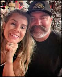 We worked incredibly late so date night didn’t BEGIN until 9pm… But our  local @santanflataz is always a good place to end the evening 🔥 Live  Music, Cozy Ambiance, and the Burger was Perfect (As Usual) ...