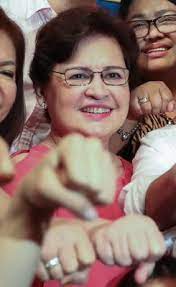 On facebook, jennifer shared her response to a question, asking how she came to realize that her beau omar is the one. Datei Elizabeth Zimmerman 2016 Cropped Jpg Wikipedia