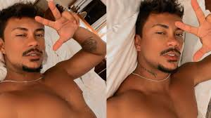 Xamã Se Descuida E Deixa O Pênis Escapar Em Vídeo No Instagram | MEU SEXO  GAY