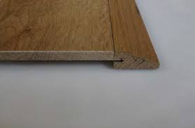 Carrelage = 8mm parquet collé = 14mm je n'ai franchement pas envie de me retrouver dans une maison avec des différences de niveaux un peu partout. Barre De Seuil Suisse En Bois Massif Pour Rattrapage De Niveau