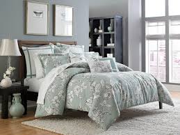 Our king bedroom sets make it easy for you to match all your furniture to your bed frame. Abigail Bedding Set King By Michael Amini 10 Pc American Traditional Bedroom New York By Thebedroomsets Houzz
