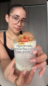 Strawberries & cream high protein chia seed pudding 💗 #chiapudding  #privatechef #healthyrecipes