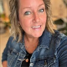 Diane Butters's Instagram, Twitter & Facebook