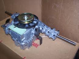 Peerless transaxles are manufactured in many different gear ratio combinations and from 1 to 7 forward speeds with one reverse. Peerless 800 Transmission