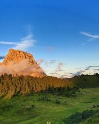 Le strutture alberghiere, per lo più a gestione familiare, sono accoglienti e dotate di tutti i comfort per una vacanza indimenticabile. Das Wandergebiet Civetta Dolomiti Supersummer
