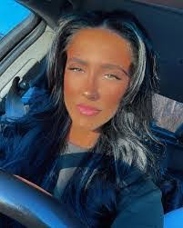 Francine Parrish's Instagram, Twitter & Facebook