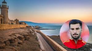 Al lado de una reserva natural se encuentra la ciudad que vio nacer Álex Baena: playas con bandera azul y una gastronomía única