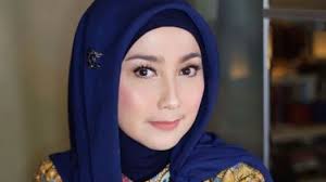 Yang punya instagram dapat nonton livenya besok di instagram @falconpictures_. Foto Jadul Desy Ratnasari Dan Almarhumah Nike Ardilla Viral Di Medsos Netizen Kaget Lihat Ini Halaman 2 Tribun Timur
