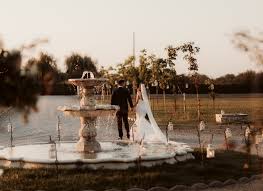 Confortul modern face aici casă bună cu liniștea deplină a pădurii, iar mirosul proaspăt al vegetației este decorul sublim al unei nunți în aer liber. O Locatie De Nunti Din Bucuresti A Gasit O Modalitate Inedita De A Convinge Clientii