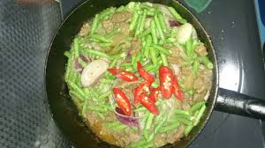 Resepi ayam goreng berempah yang sangat sesuai dihidangkan bersama nasi minyak atau nasi lemak. Daging Goreng Masak Kacang Panjang Berempah Kakikuatmakan