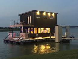 Fixer upper homes are a great way to buy huntington beach homes at reduced prices. Lake Waco Marina Houseboat As Seen On Fixer Upper Houseboats For Rent In Waco Texas United States
