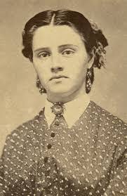 Lucy Durand's Instagram, Twitter & Facebook