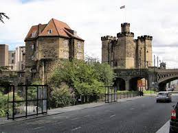 Newcastle is renowned for its beautiful georgian architecture, but nestled behind the city walls is a restored 13th century medieval dominican. Datei Black Gate And Keep Newcastle Upon Tyne Geograph Org Uk 514240 Jpg Wikipedia