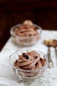 La ricetta che vi proponiamo oggi è una mousse al cioccolato light impreziosita da una crema di ricottina light santa lucia e yogurt magro galbani. Mousse Al Cioccolato E Panna Pane E Gianduia Blog