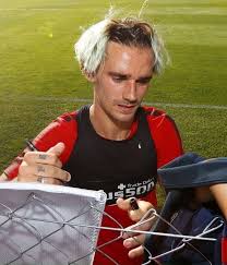Football soccer antoine griezmann players barcelona mallorca griezmann hair styles mens that look medium hair styles atlético de madrid antoine griezmann sports images long hair styles. Twitter Reacts To Griezmann S Hair Essentiallysports