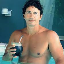 29 de octubre de 2020. Titulo De Cronica Sebastian Estevanez Mostro Como Le Quedo La Cara Despues De Quemarse Con Alcohol