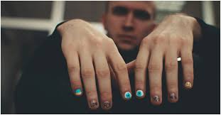 Basta con buscar en la web y en redes sociales como instagram, para encontrarnos con un montón de inspiración a la hora de decorar la manicura. Disenos De Manicure Para Unas Cortas Con Las Que Puedes Estar A La Moda