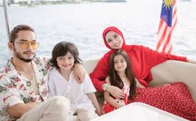 Description for wawa zainal dan suami. Tayang Kemewahan Wawa Zainal Aeril Zafrel Bukan Raih Kekayaan Cara Mudah Empat Tahun Bukan Sekejap Sekarang Pun Tak Kaya Lagi Hiburan Mstar