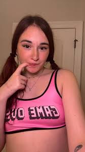 Petitebby22 (ubaybeehails) - Reddit