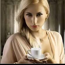 Sto panino è troppo zozzo per potergli resistere 😜 È talmente buono che  l'ho decretato "il panino dell'estate"☀️ L'ho farcito con un hamburger  pazzesco e un trionfo di verdure di stagione 😋