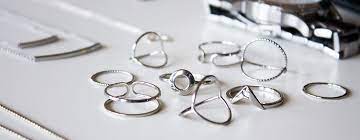5 Affordable Minimalist Jewelry Brands You Need To Know About We've put together a short list of some of our favorite affordable jewelry companies, and best of all, they'll fit into even the tightest of budgets.