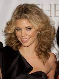 Pin By Nou Nou On Hair Feathered Hairstyles Hair Styles Curly Hair Styles