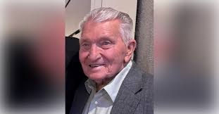 Shane Cade's Instagram, Twitter & Facebook