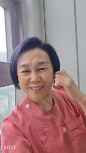 🌸🍃나이가 들수록 내게 꼭 필요한 10명의 친구🍃🌸 1. 배우자 아내는 청년 시절에는 연인, 중년시절에는 친구, 노년기에는  간호사라는 말이 있습니다. 행복한 노년을 보내고 싶으면 아내(남편)를 가장 친한 친구로 만들어야 합니다. 2. 옛 친구