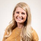 Shelby Bauer's Instagram, Twitter & Facebook