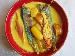 Selain itu, bagi menghilangkan batuk, segenggam bunga belimbing buluh dicampurkan sedikit jus pegaga yang telah ditumbuk, 2 biji bawang merah dan 1 batang kulit kayu manis sebesar jari kelingking. Gulai Lemak Ikan Rebus Bersama Belimbing Buluh Dan Bunga Kantan Memasak Gulai Resep Makanan