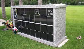A burial plot in a public cemetery:the average cost for a single burial plot is $200 to $2,000.rural cemeteries fall within the lower end of the range, while urban cemeteries are in the upper end of the range, as land is at a premium.plots for infants and children are less expensive. Interment Of Ashes Guide 2021 Everything You Need To Know