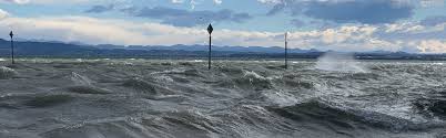 Messstationen, wetterradars und satelliten überwachen das wetter. Kajak Bodensee Starkwind Paddeln Auf Dem Bodensee