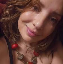 Maja pokazała mi TVN-owski reportaż dotyczący niejakiego Jelly Frucika. Nie  będę komentować tego typa w myśl zasady: "jaki koń jest każdy widzi". No,  prawie każdy, bo w reportażu mamy nie tylko zachwycone