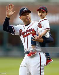 First Baseman Freddie Freeman Of The Atlanta Braves Waves And Walks Atlanta Braves Atlanta Braves Baseball Braves