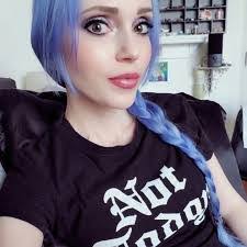 Dana Casey's Instagram, Twitter & Facebook