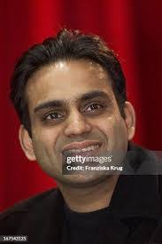 Neil Dsouza's Instagram, Twitter & Facebook