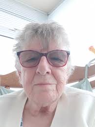 Is there a church singing traditional Christmas songs that you can come  down too and join in, in chessington before Christmas?