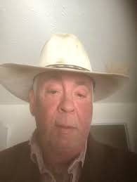 Sandra Bullock celebrating his 61st birthday. 🍕🍰🧁