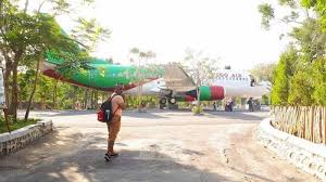 Jika mendengar nama kota lamongan tentu anda langsung berfikir tentang pecel lele dan soto. Serunya Wisata Pesawat Boeing 737 Bekas Di Wego Lamongan Tribun Travel