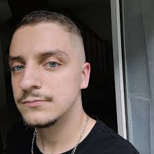 UN REPRINT 8.5 DÉJÀ PRÉVU Pokemon Company a partagé une info hier. UN  reprint "à capacité maximale" est prévu. Entre ça et les autres produits de  la série à venir, prenez patience