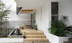 Rumah minimalis tidak selalu memiliki tiang teras persegi. Tips Membuat Teras Rumah Lebih Cantik