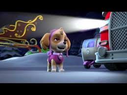 L'aire de jeux est cassé et il y a des déchets partout! Paw Patrol La Pat Patrouille Les Cadeaux Du Pere Noel Nickelodeon