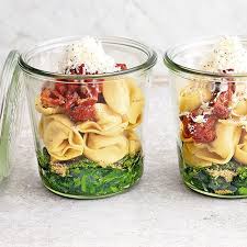 Tortellini Suppe Mit Spinat Famila Rezept Tortellini Suppe Lebensmittel Essen Spinat