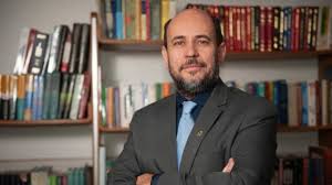 Advogado trabalhista Éder Araújo esclarece dúvidas sobre lacunas deixadas  pela legislação na expedição de atestados médicos