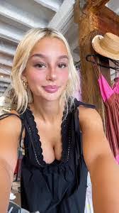 Sophia Hinkle's Instagram, Twitter & Facebook