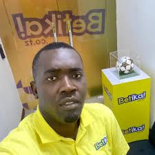 Klabu ya Simba imemsainisha mkataba wa miaka miwili kocha wa makipa Milton  Nienov raia wa Brazil kuchukua nafasi ya Mohamed Mwalami aliyefutwa kazi  tangu October 29 mwaka Jana. Milton ambaye amewahi kuzifundisha