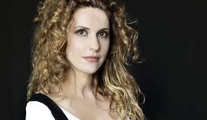 Η Κορίνα Λεγάκη ερμηνεύει «Τα πάθη της βροχής»