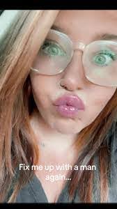 Clarissa Lott's Instagram, Twitter & Facebook