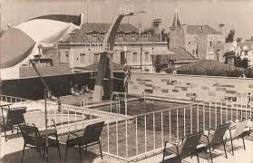 The population in 2011 was 19,904, in an area of 1.42 km². Pin Em Almada Cacilhas Caparica